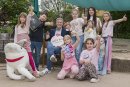 Im Rahmen der Spirit of Play Foundation hat Christian Ulrich (Vorstandssprecher der Spielwarenmesse eG, Mitte) am 21 Mai 2026 eine umfangreiche Spielzeugspende von Ausstellern der Spielwarenmesse an das Kinderhaus Nürnberg überreicht.