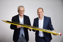 Michael Görsch übernimmt die Geschäftsführung bei Staedtler Mars Deutschland von Karl-Heinz Raue (links im Bild). 