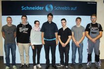 Christian Schneider und sechs neue Auszubildende, Schneider Schreibgeräte