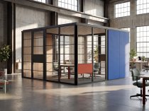 Das Eames Pavilion System verbindet modulare Architektur mit flexibler Raumnutzung. Auf der ORGATEC 2026 zeigt eine Sonderausstellung in Halle 10.2 zwei begehbare Varianten des von Kettal gemeinsam mit dem Eames Office realisierten Systems.