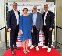 André Babenhauserheide (General Manager EK Home Baby & Toys), Susanne Heiduczek (General Manager EK Home Housewares), Jochen Pohle (Chief Retail Officer) und Martin Wolf (General Manager EK Home Electrical Appliances) - v.l.