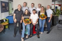 Höchemer Bürokonzepte ehrt 7 Mitarbeiter für insgesamt 105 Jahre Betriebszugehörigkeit. Die Jubilare sind in Geschäftsführung, Vertrieb, Innendienst und Werkstatt tätig.