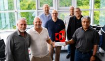 Freuen sich über die Auszeichnung „Partner des Jahres“ von Kyocera. Die Ehrung nahmen Vertreter von Kyocera und UFP Deutschland gemeinsam in Kamp-Lintfort entgegen.