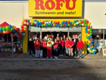 Großer Andrang bei der Wiedereröffnung in Egelsbach: Rund 900 Besucher feierten gemeinsam mit Maskottchen Rofulino die Rückkehr von Rofu Kinderland an den früheren Standort.